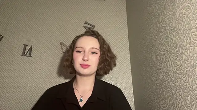 LovieClausing online show from 08-06-26, 06:15