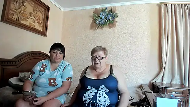 SweetLenaandNatalia online show from 08-05-26, 06:38