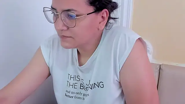 MARILYN GARCIA online show from 02-05-25, 02:48