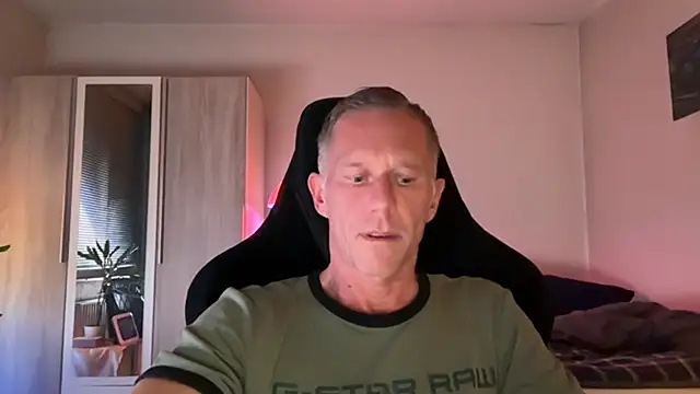 Snapshot of slaveboy2016@xh chatting on 09-08-25, 08:08 slaveboy2016xh online show from 09-08-25, 08:08