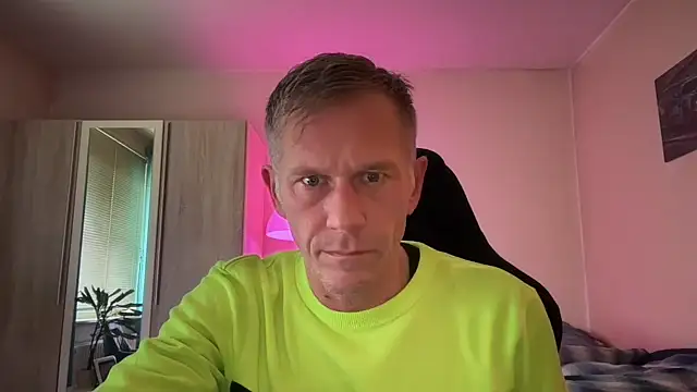 Snapshot of slaveboy2016@xh chatting on 10-20-25, 10:27 slaveboy2016xh online show from 10-20-25, 10:27