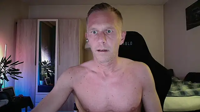 Snapshot of slaveboy2016@xh chatting on 06-23-26, 11:14 slaveboy2016xh online show from 06-23-26, 11:14