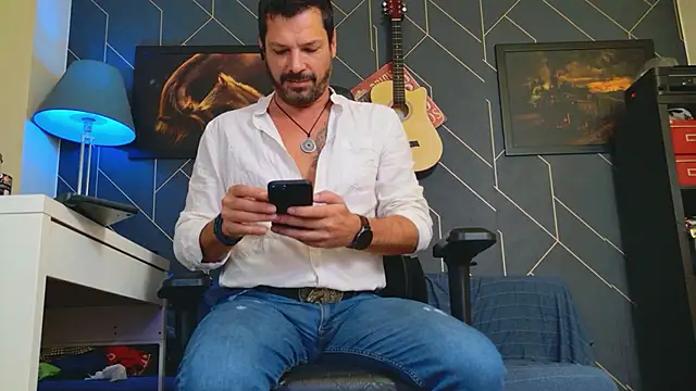 ChrisKox online show from 10-10-25, 05:06