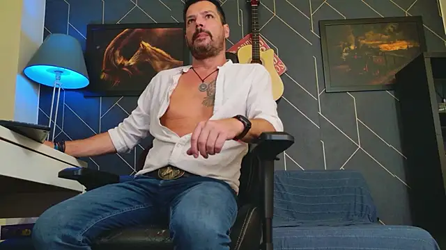 ChrisKox online show from 10-21-25, 01:56