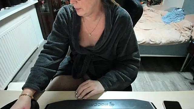 minoesje37 online show from 02-19-25, 08:41