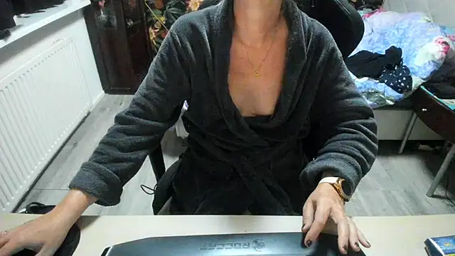 minoesje37 online show from 09-28-25, 07:19