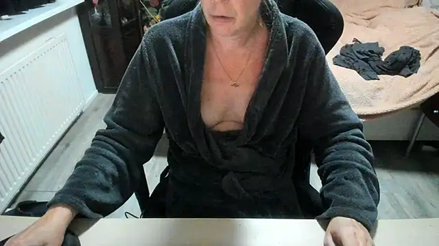 minoesje37 online show from 10-23-25, 07:34