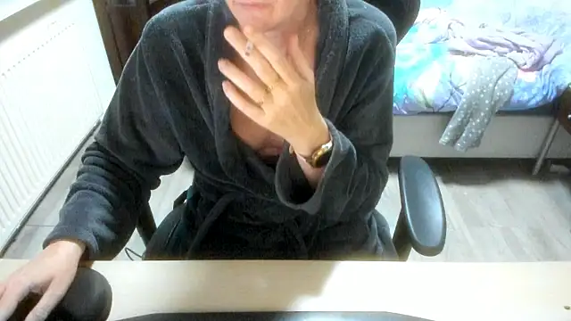 minoesje37 online show from 11-18-25, 08:35