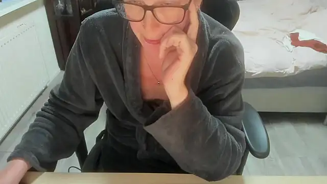 minoesje37 online show from 04-27-26, 07:12