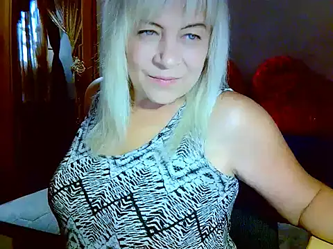 Snapshot of AgoniA7 chatting on 09-13-25, 04:12 AgoniA7 online show from 09-13-25, 04:12