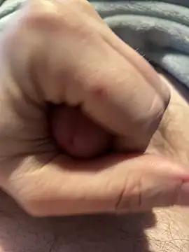 Snapshot of Ich00081 chatting on 02-13-26, 02:35 Ich00081 online show from 02-13-26, 02:35