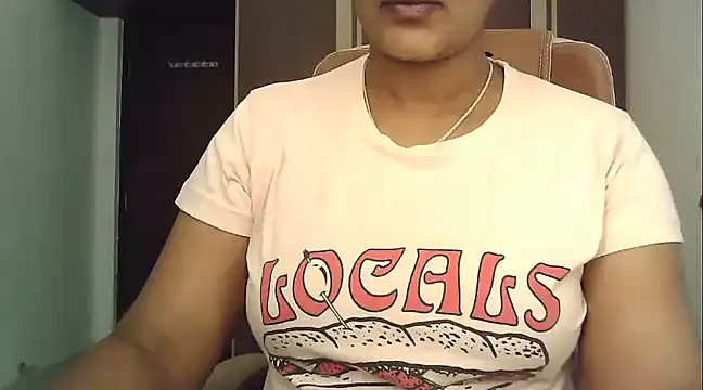 Snapshot of Spandana_Sweety chatting on 03-01-25, 06:24 Spandana Sweety online show from 03-01-25, 06:24