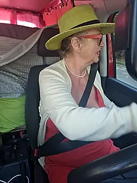 MucMilf59 online show from 09-19-25, 07:43