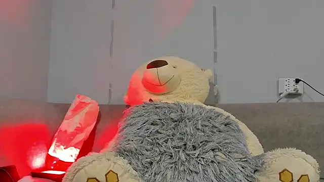 Snapshot of SandraGoldstein chatting on 02-20-25, 12:41 SandraGoldstein online show from 02-20-25, 12:41