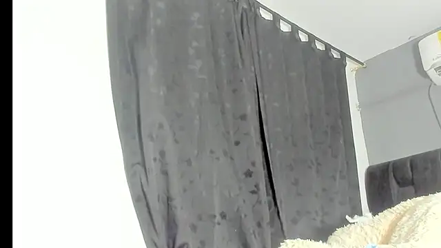 Snapshot of SandraGoldstein chatting on 11-05-25, 01:16 SandraGoldstein online show from 11-05-25, 01:16