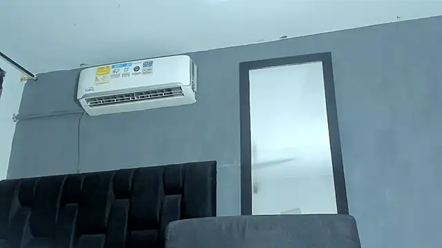 Snapshot of SandraGoldstein chatting on 11-20-25, 02:01 SandraGoldstein online show from 11-20-25, 02:01