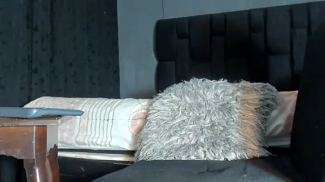 Snapshot of SandraGoldstein chatting on 11-28-25, 01:30 SandraGoldstein online show from 11-28-25, 01:30