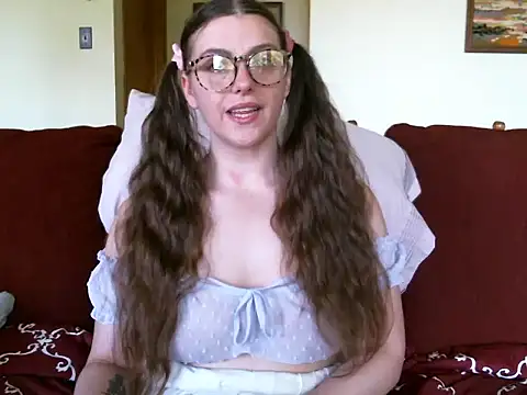Snapshot of katie_kitten38 chatting on 06-09-26, 05:02 katie kitten38 online show from 06-09-26, 05:02