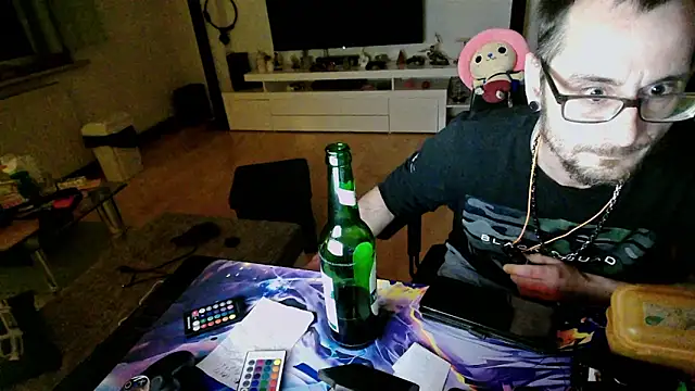 Snapshot of Steveschaw chatting on 02-14-26, 10:06 Steveschaw online show from 02-14-26, 10:06