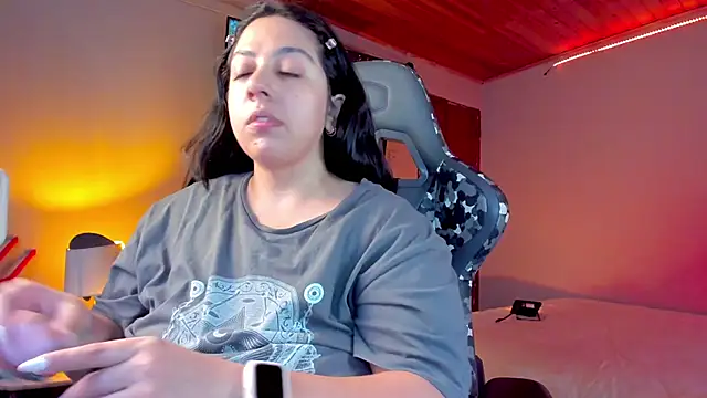 Snapshot of coraline_latin chatting on 01-13-25, 10:35 coraline latin online show from 01-13-25, 10:35