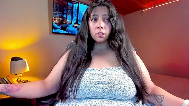 Snapshot of coraline_latin chatting on 01-19-25, 01:32 coraline latin online show from 01-19-25, 01:32