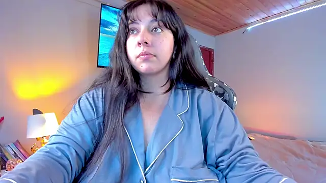 Snapshot of coraline_latin chatting on 01-25-25, 09:35 coraline latin online show from 01-25-25, 09:35