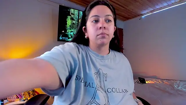 Snapshot of coraline_latin chatting on 02-03-25, 09:39 coraline latin online show from 02-03-25, 09:39