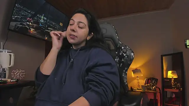 Snapshot of coraline_latin chatting on 02-16-25, 10:32 coraline latin online show from 02-16-25, 10:32