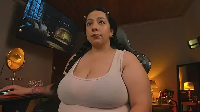 Snapshot of coraline_latin chatting on 02-18-25, 01:32 coraline latin online show from 02-18-25, 01:32