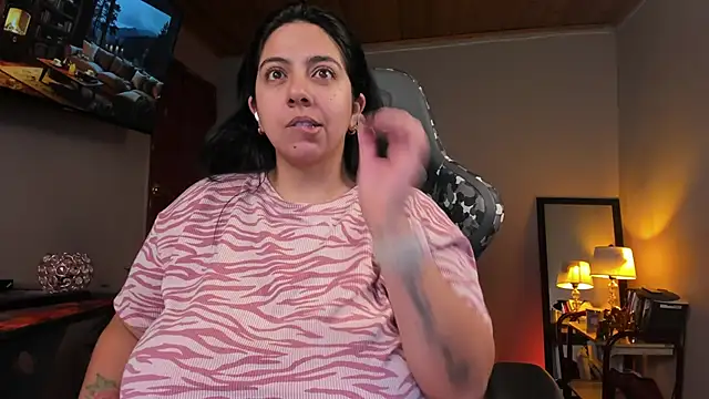 Snapshot of coraline_latin chatting on 03-04-25, 08:38 coraline latin online show from 03-04-25, 08:38