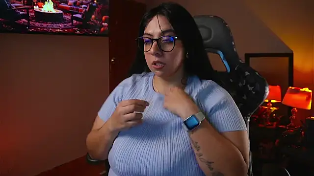 Snapshot of coraline_latin chatting on 10-15-25, 02:11 coraline latin online show from 10-15-25, 02:11