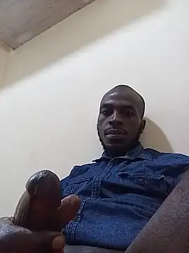 Snapshot of Kentcharming chatting on 05-23-26, 09:52 Kentcharming online show from 05-23-26, 09:52