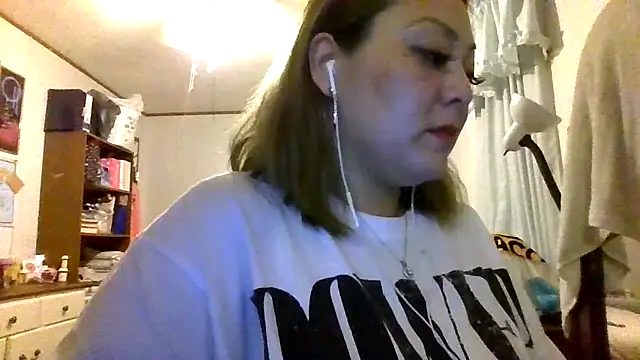 Snapshot of YOUNGFLICKA chatting on 11-22-25, 04:11 YOUNGFLICKA online show from 11-22-25, 04:11