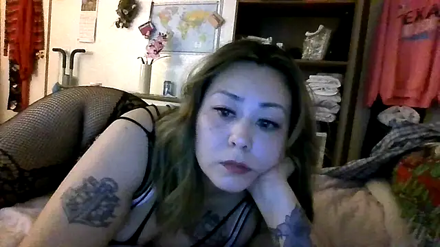 Snapshot of YOUNGFLICKA chatting on 12-14-25, 08:02 YOUNGFLICKA online show from 12-14-25, 08:02