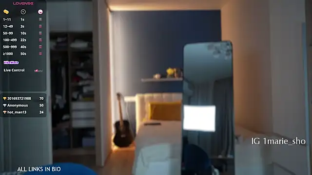 LAUREL HAZEL online show from 10-05-25, 01:15