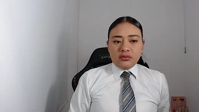 Snapshot of ReyleDoll chatting on 12-15-24, 09:09 ReyleDoll online show from 12-15-24, 09:09