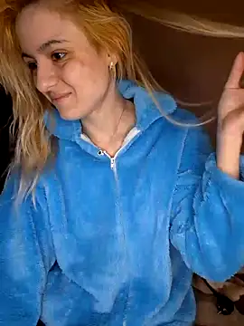 YogisticJuli666 online show from 01-08-25, 06:09