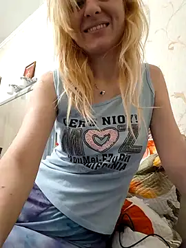 YogisticJuli666 online show from 02-10-25, 06:09