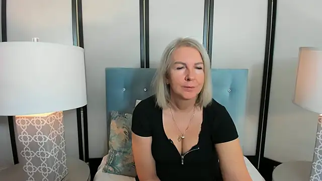 Snapshot of EricaTop chatting on 12-21-24, 06:09 EricaTop online show from 12-21-24, 06:09