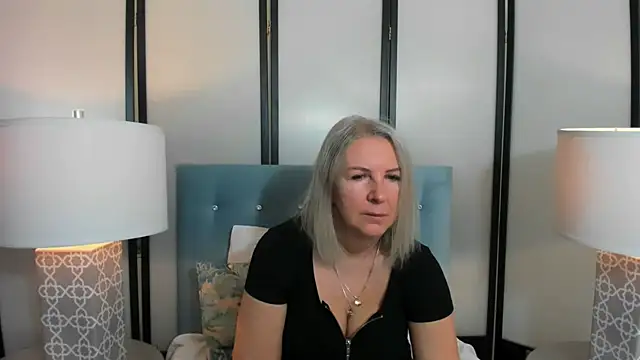 Snapshot of EricaTop chatting on 02-15-25, 06:02 EricaTop online show from 02-15-25, 06:02