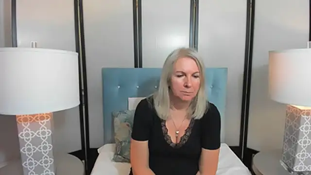 Snapshot of EricaTop chatting on 11-10-25, 05:23 EricaTop online show from 11-10-25, 05:23