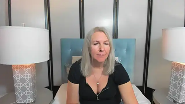 Snapshot of EricaTop chatting on 11-12-25, 05:24 EricaTop online show from 11-12-25, 05:24