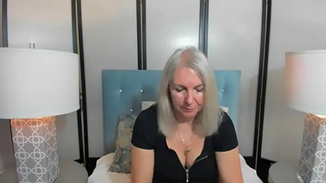 Snapshot of EricaTop chatting on 11-13-25, 09:36 EricaTop online show from 11-13-25, 09:36