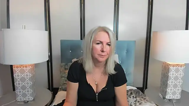 Snapshot of EricaTop chatting on 11-23-25, 08:25 EricaTop online show from 11-23-25, 08:25