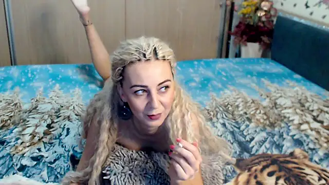 Snapshot of MirabelaSweet chatting on 03-15-25, 09:30 MirabelaSweet online show from 03-15-25, 09:30