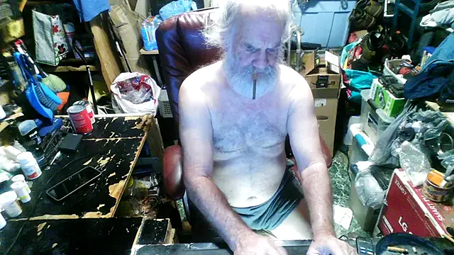 Snapshot of russtee chatting on 12-17-25, 10:16 russtee online show from 12-17-25, 10:16