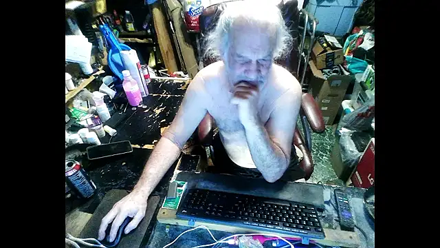 Snapshot of russtee chatting on 01-12-26, 07:30 russtee online show from 01-12-26, 07:30