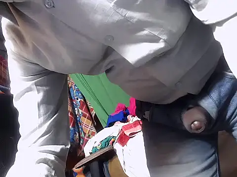 Snapshot of desiboy1101 chatting on 01-29-25, 03:33 desiboy1101 online show from 01-29-25, 03:33