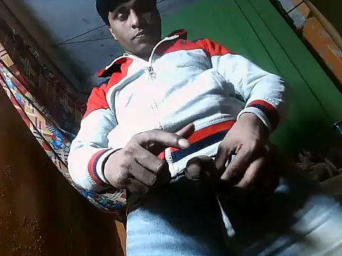Snapshot of desiboy1101 chatting on 02-18-25, 12:39 desiboy1101 online show from 02-18-25, 12:39