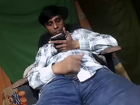 Snapshot of desiboy1101 chatting on 11-10-25, 01:32 desiboy1101 online show from 11-10-25, 01:32